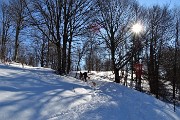 21 In morbido saliscendi pestando neve 